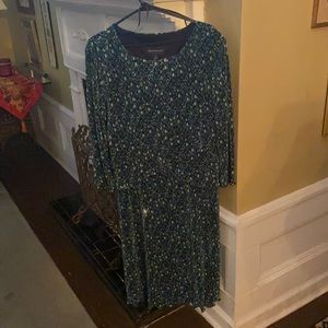 Blue/green tiny pleated material.  Very forgiving.